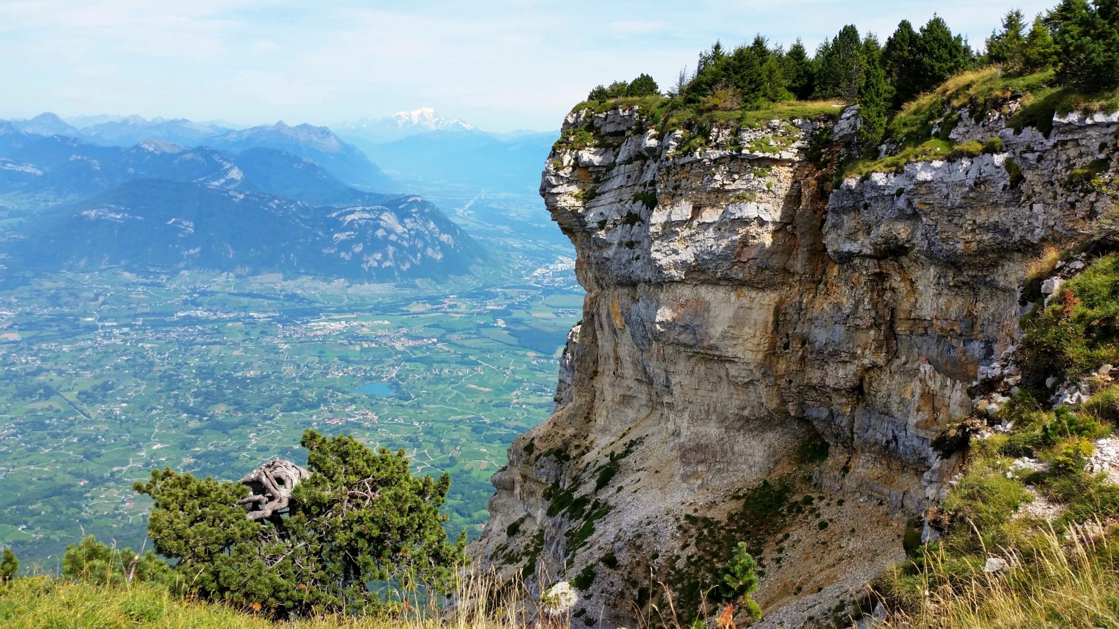 Mont granier massif de la Chartreuse en randonnée falaise nord