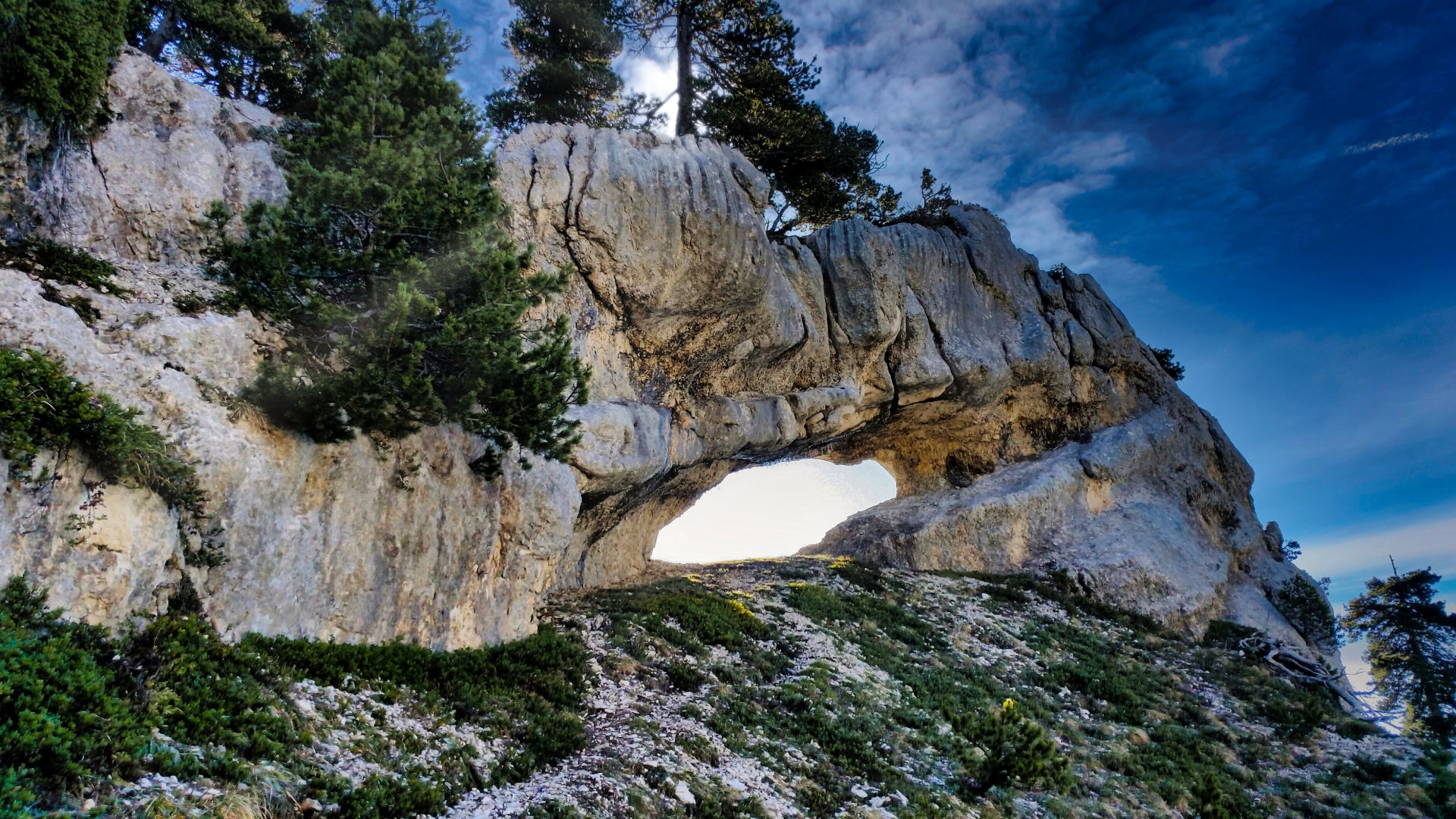 randonnée massif de la  chartreuse arche naturelle pas de Montbrun