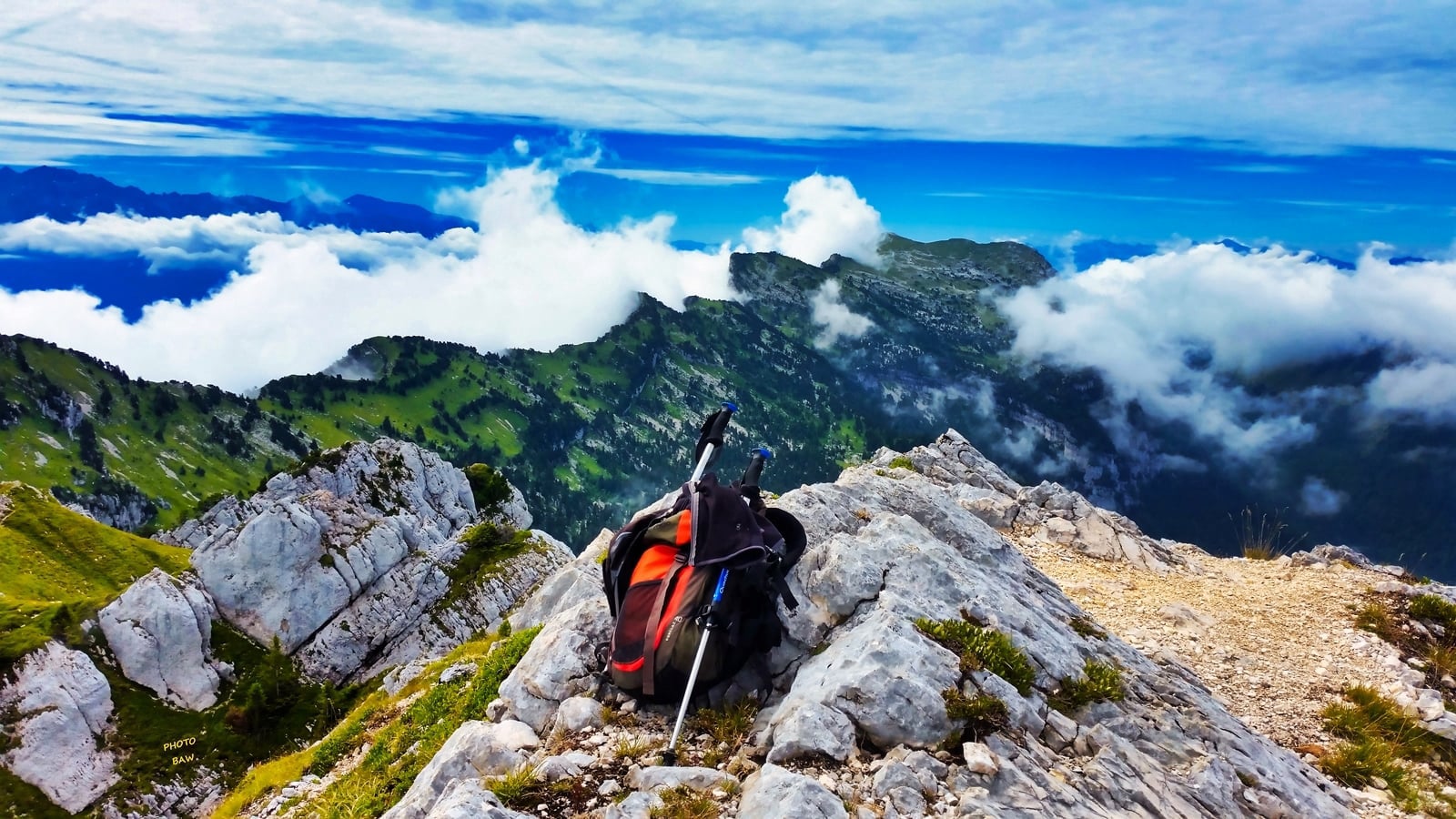 Lance Sud de Malissard , Dent de Crolles en fond  randonnée massif de la Chartreuse