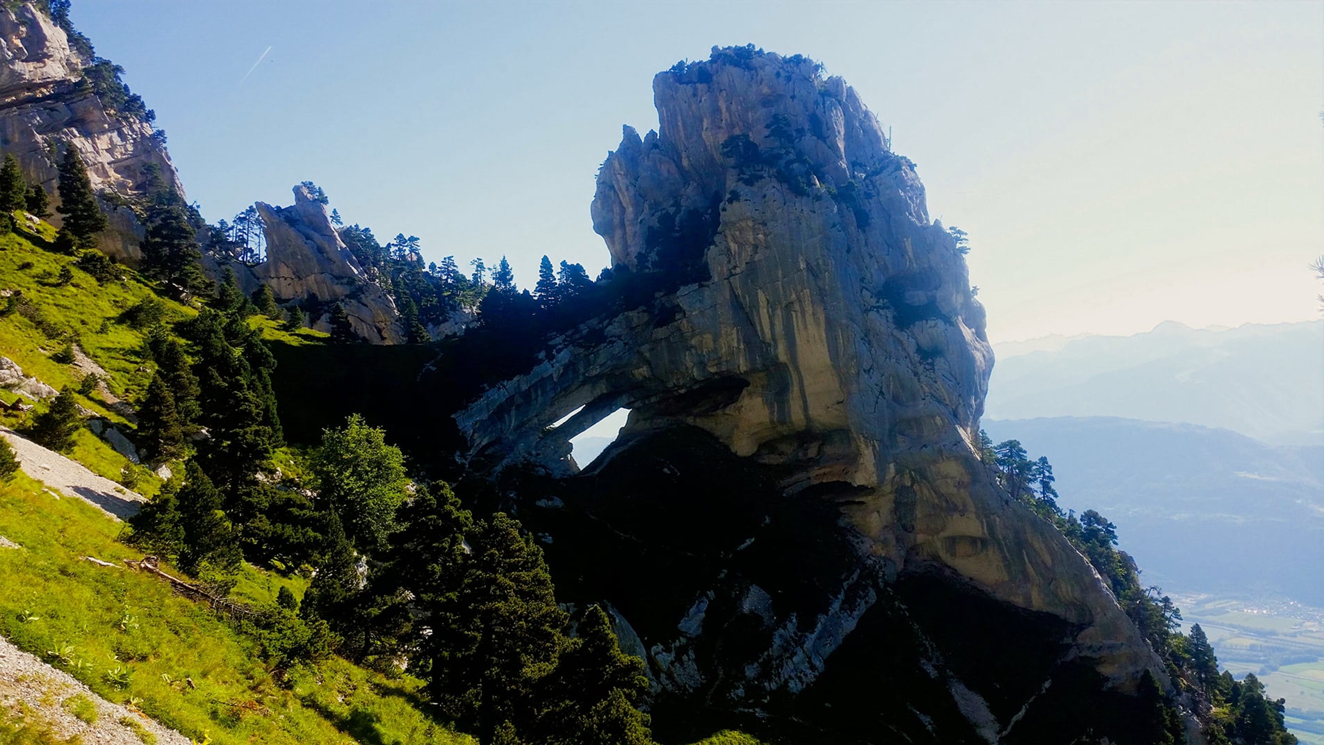 La tour percée ou tour Isabelle grande arche de Chartreuse